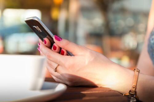 Mobile content marketing attracts new and keeps current customers